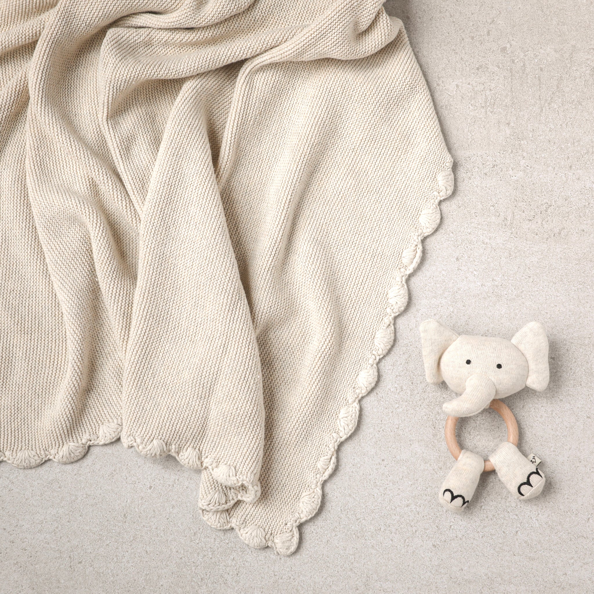 Scallop Edge Classic Knit Baby Blanket + Elephant Rattle Gift Set (Organic Cotton)