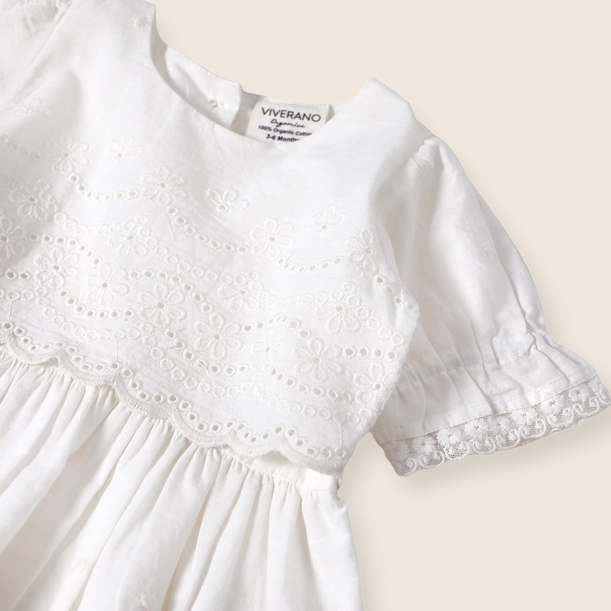 Vestido para bebé con encaje bordado de Annabelle White Schiffli + bombacho (algodón orgánico)