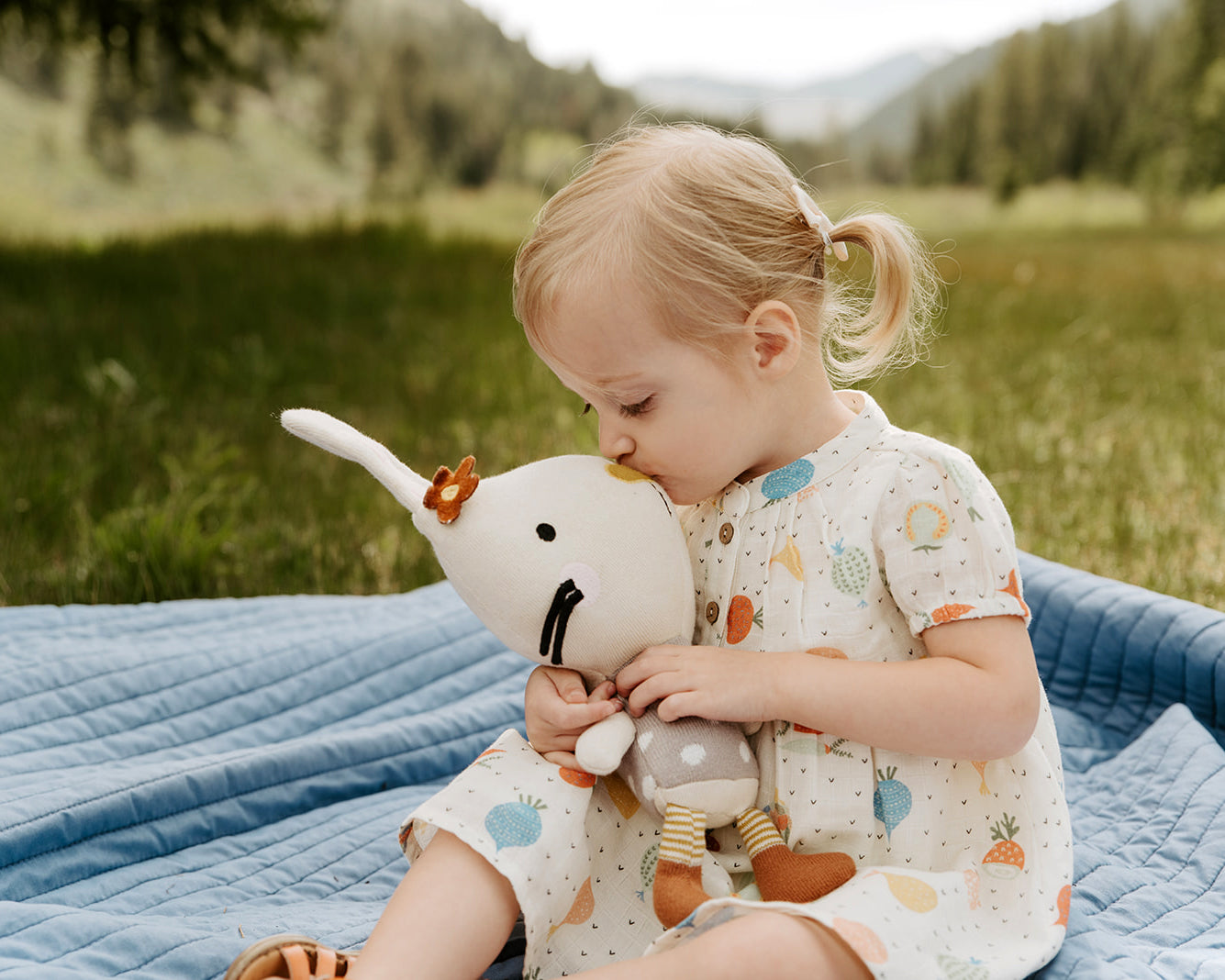 Peluche de conejito Sam de algodón orgánico de punto fino (2 colores)