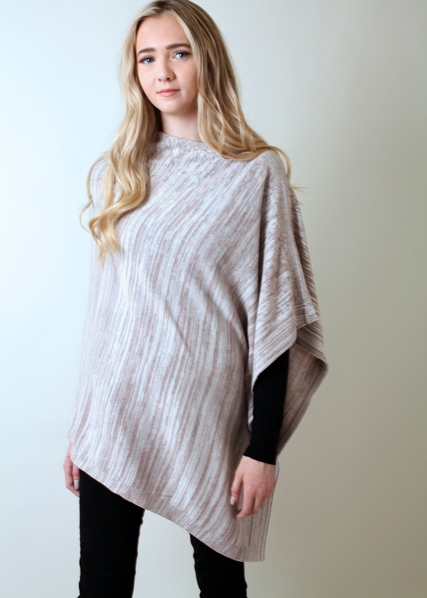 Poncho envolvente de algodón orgánico de dos tonos de cinco posiciones Loving Thread Eco-chic LUXE (4 colores)